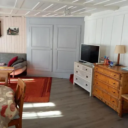 Familienchalet In Saanen - By Interhome Appartement *