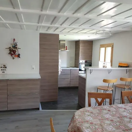 Familienchalet In Saanen - By Interhome Lejlighed Gstaad